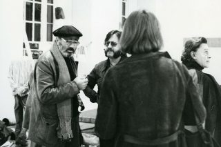 Ο Takis, ο Χρήστος Ιωακειμίδης και ο Αλέξανδρος Ιόλας στην έκθεση για τους οκτώ Ελληνες καλλιτέχνες, στο ICA, Λονδίνο